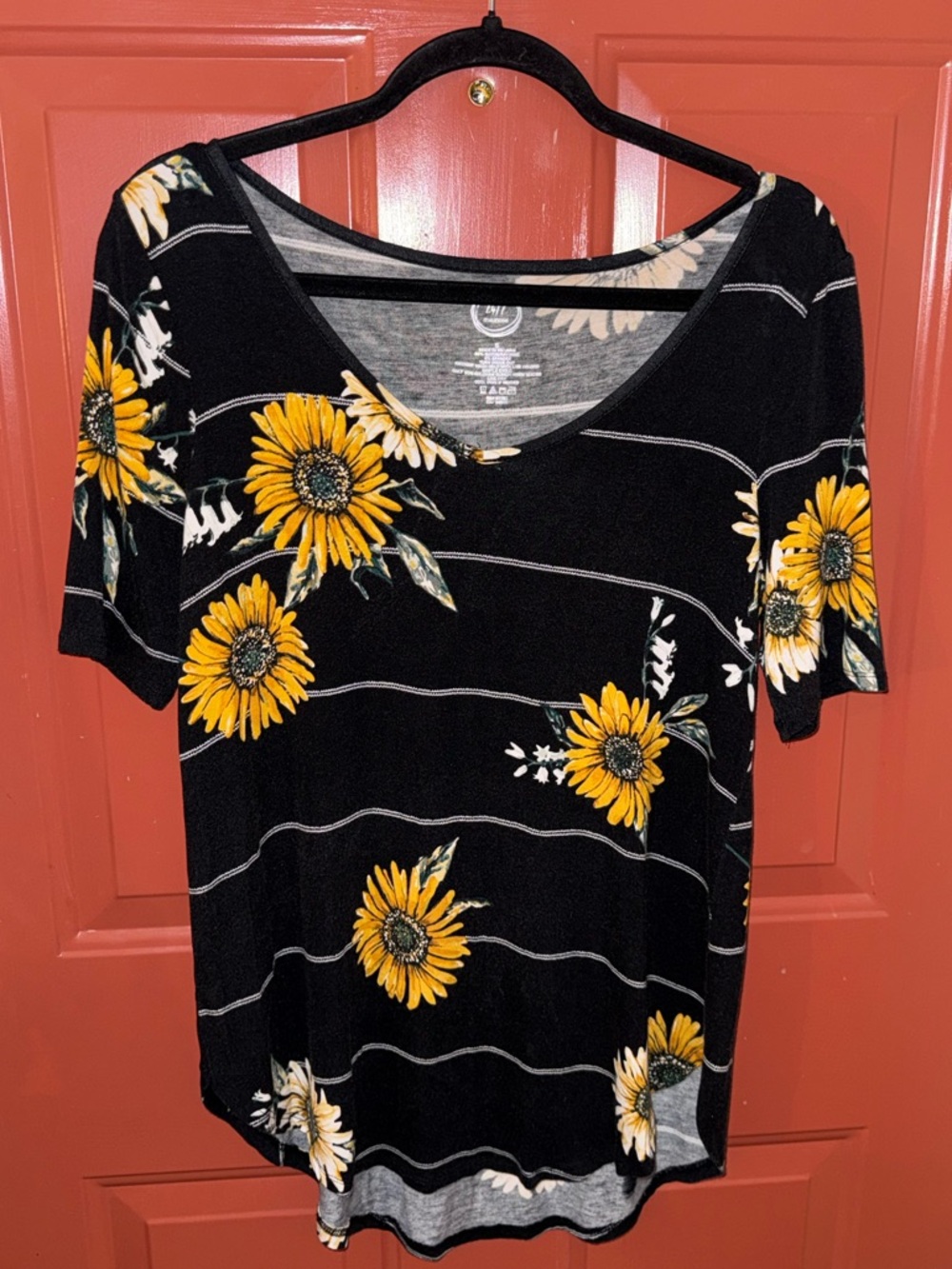 Women's Black Sunflower V-Neck Top size small Maurice’s